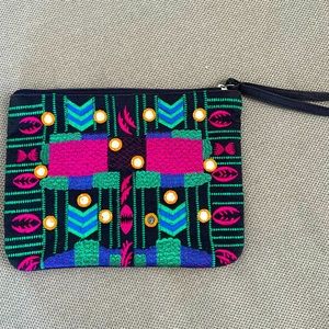 Cute colorful clutch or wristlet purse! 💙💚